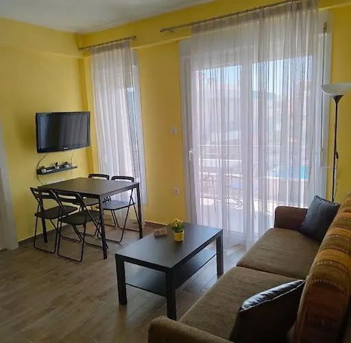 Poolview Apartament Ofrínion