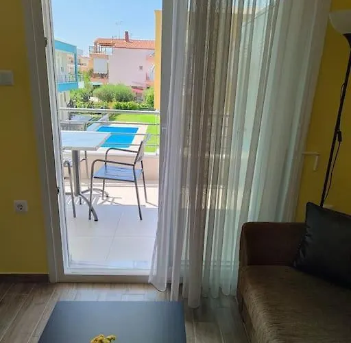 Poolview Apartament Ofrínion